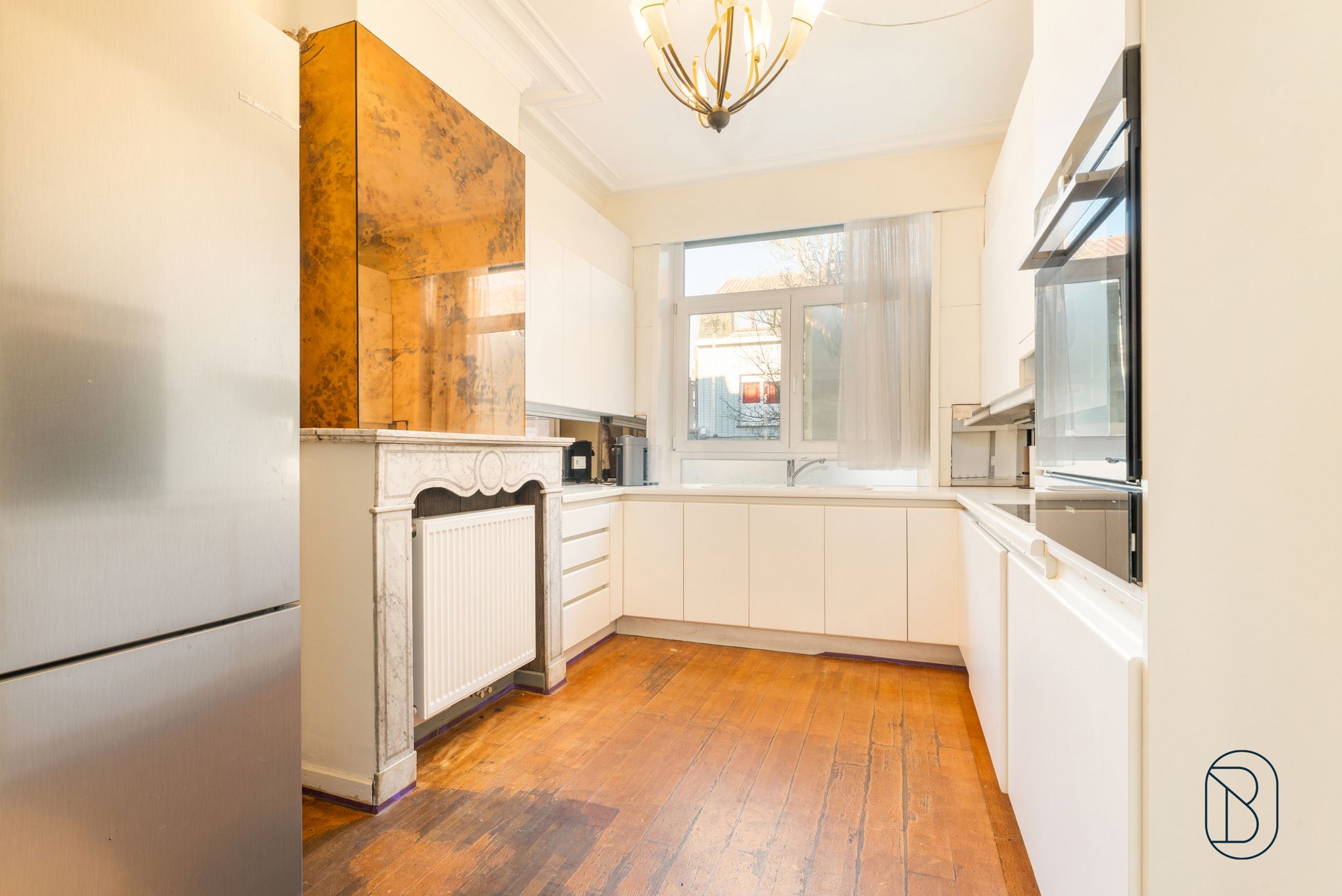 Topgelegen rijwoning met veel potentieel vlakbij het centrum foto 8