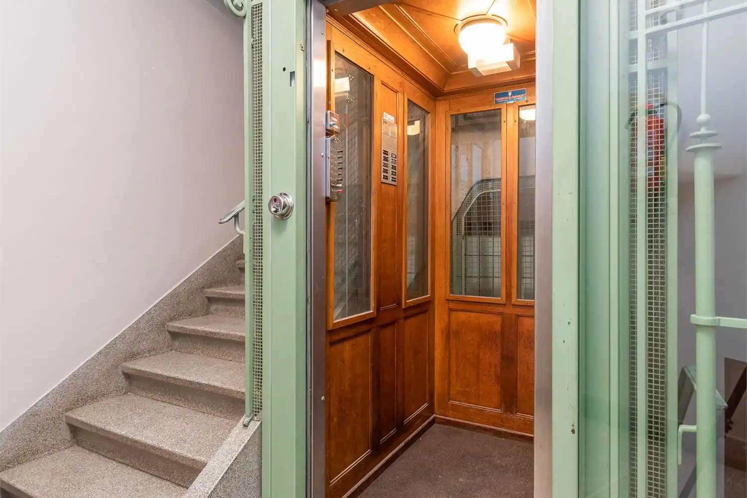 Uitzonderlijk gerenoveerd art-decoappartement van 212 m² met terras aan de Jan van Rijswijcklaan foto 3