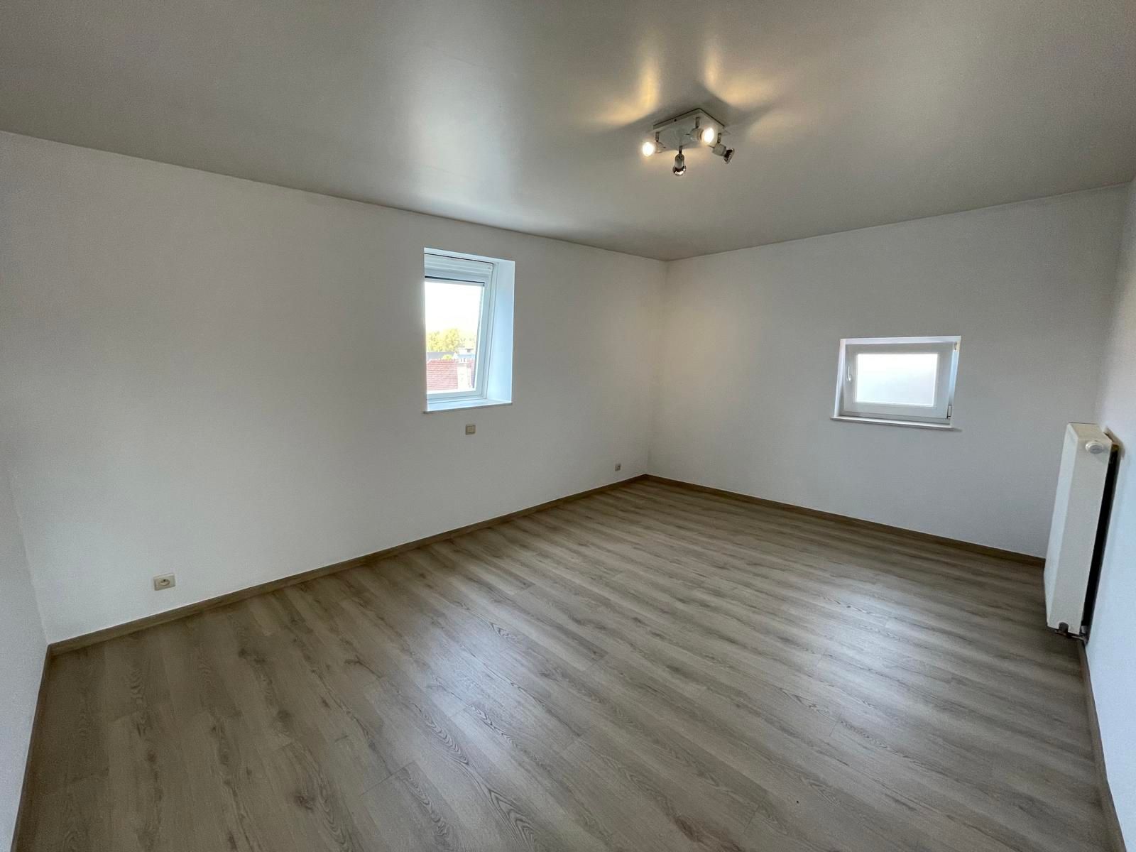 ERONDEGEM - Gerenoveerd duplexappartement met ruim terras. foto 13