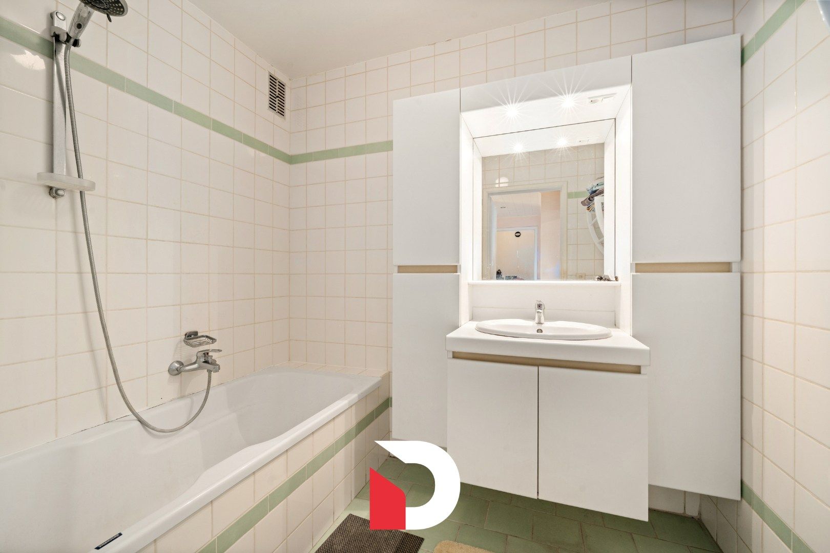 Aangenaam en lichtrijk app. op 6de verdiep met 2 slk.'ers op een toplocatie nabij het centrum van Brugge. foto 10