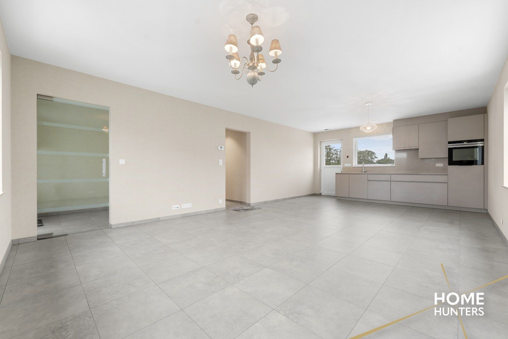 Luxe gelijkvloerse nieuwbouwvilla met 2 slaapkamers en een ruime garage op een groot perceel foto 16