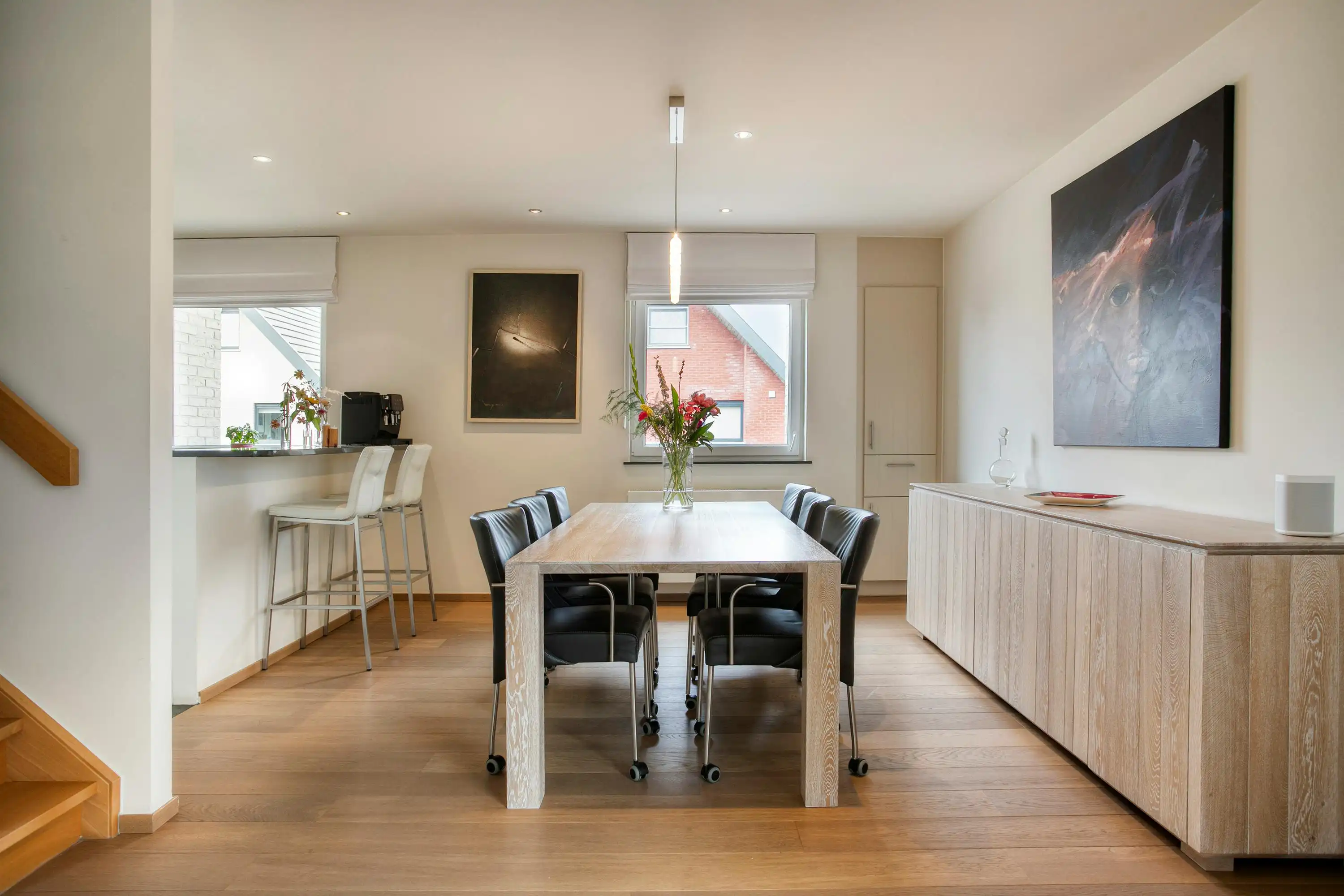Appartement met twee slaapkamers en terras te koop in Brugge foto 4