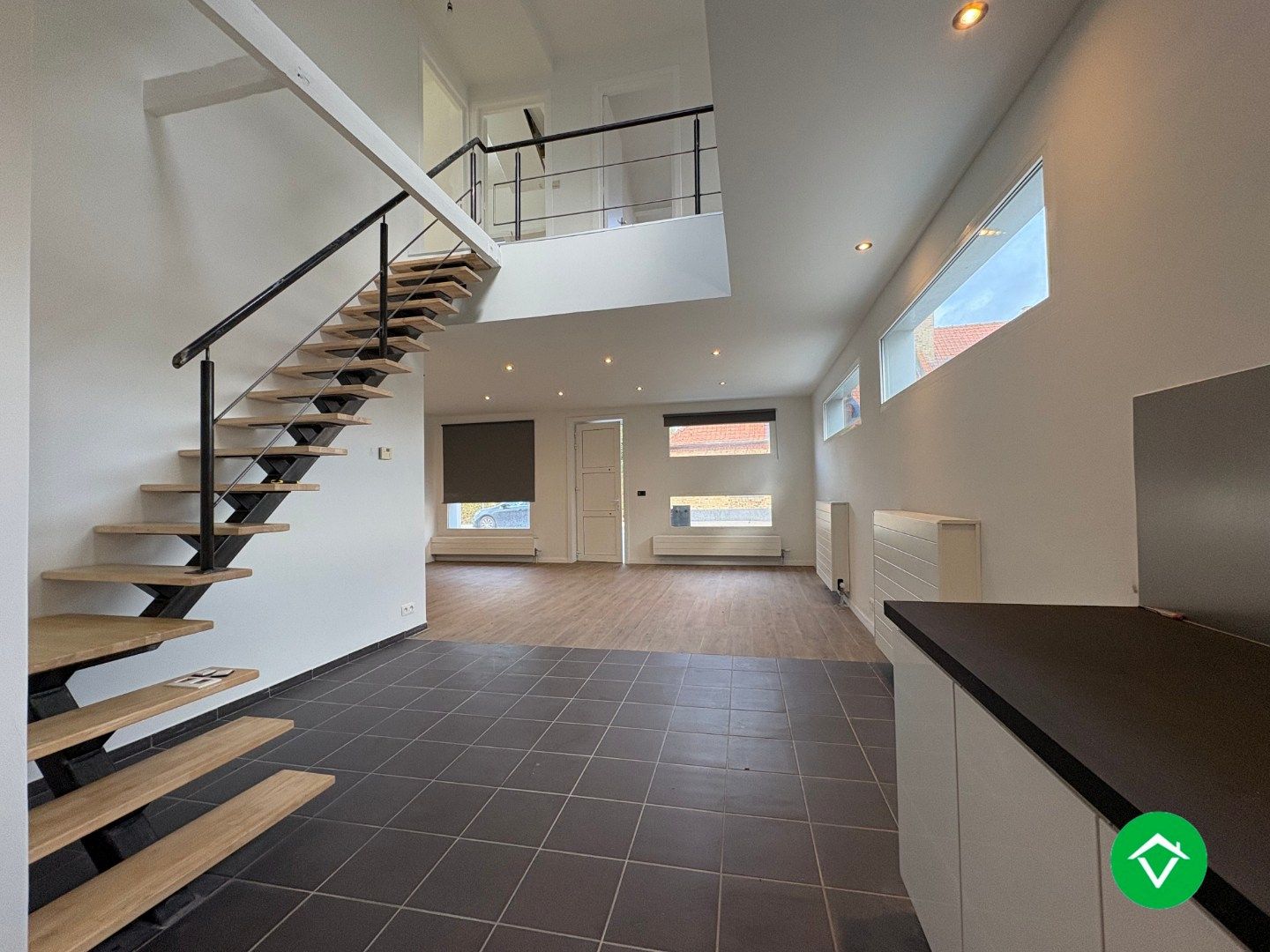 Te koop: gerenoveerde, lichtrijke woning met 3 slaapkamers en tuin te Middelkerke foto 2