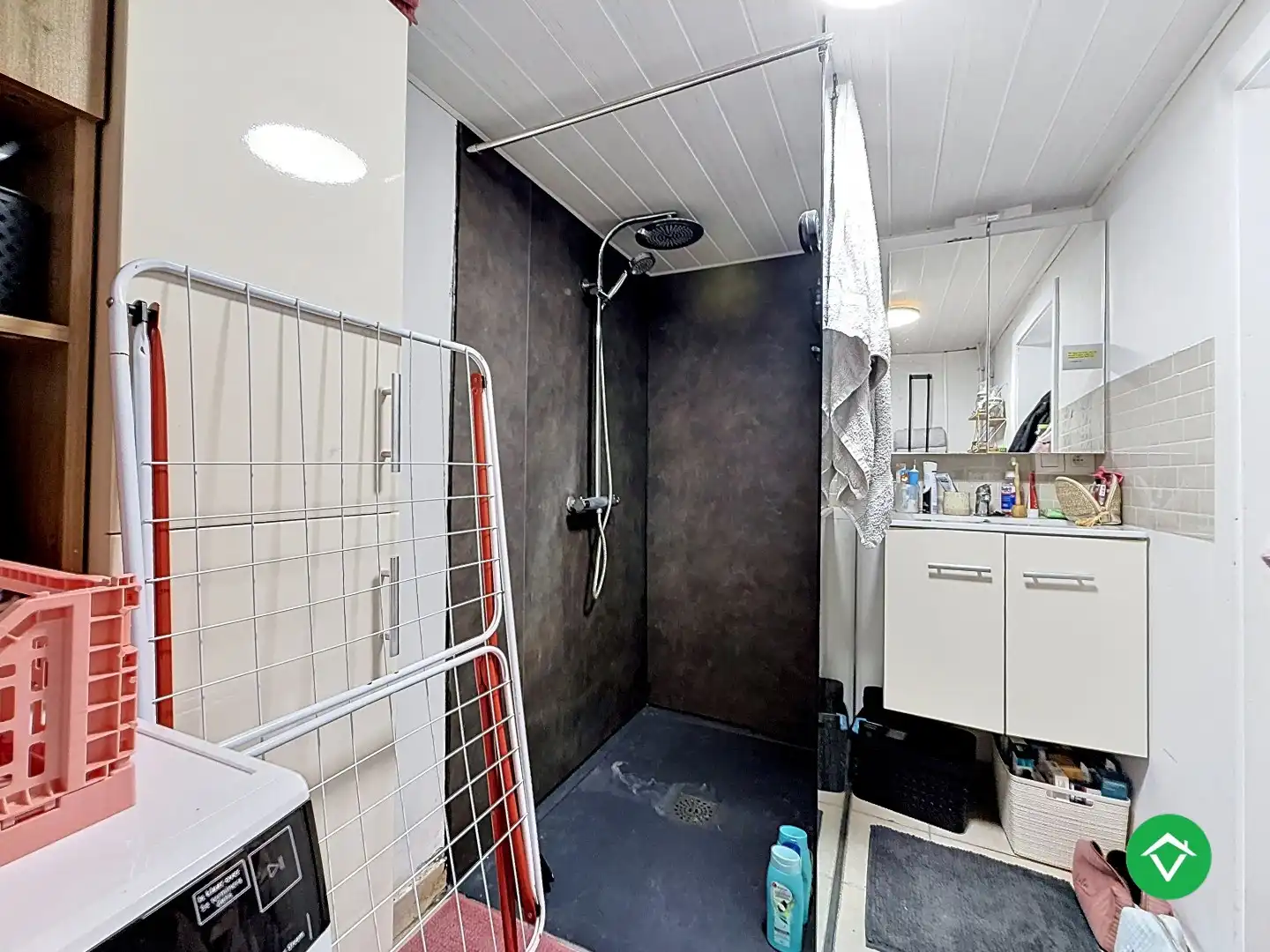 Woning met twee slaapkamers en tuin te Eernegem foto 11