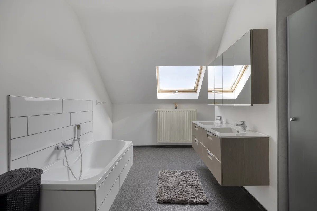 UNIEKE EN ZEER RUIME WONING VAN 311 M² MET 3 SLPK’S EN KANTOOR/KAPSALON IN HASSELT-KORTESSEM foto 25