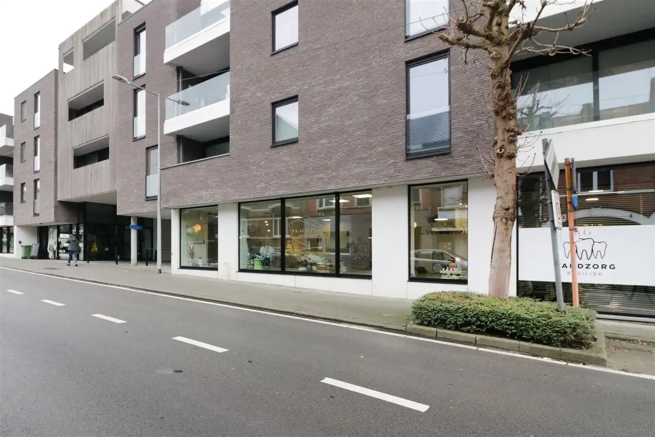 handelszaak met grote zichtbaarheid te midden van centrum foto 30