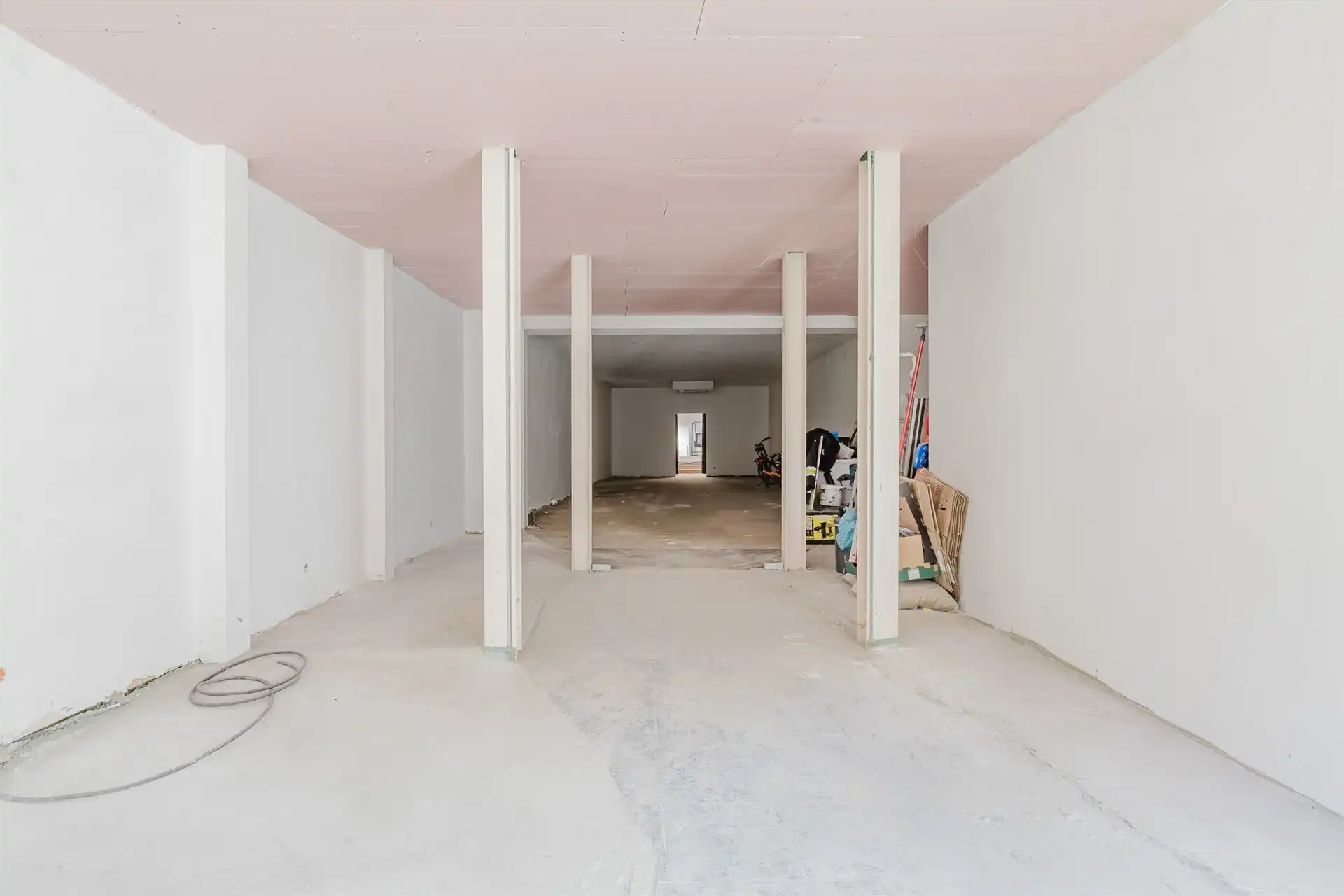 Handelspand op topligging in centrum Wetteren foto 3