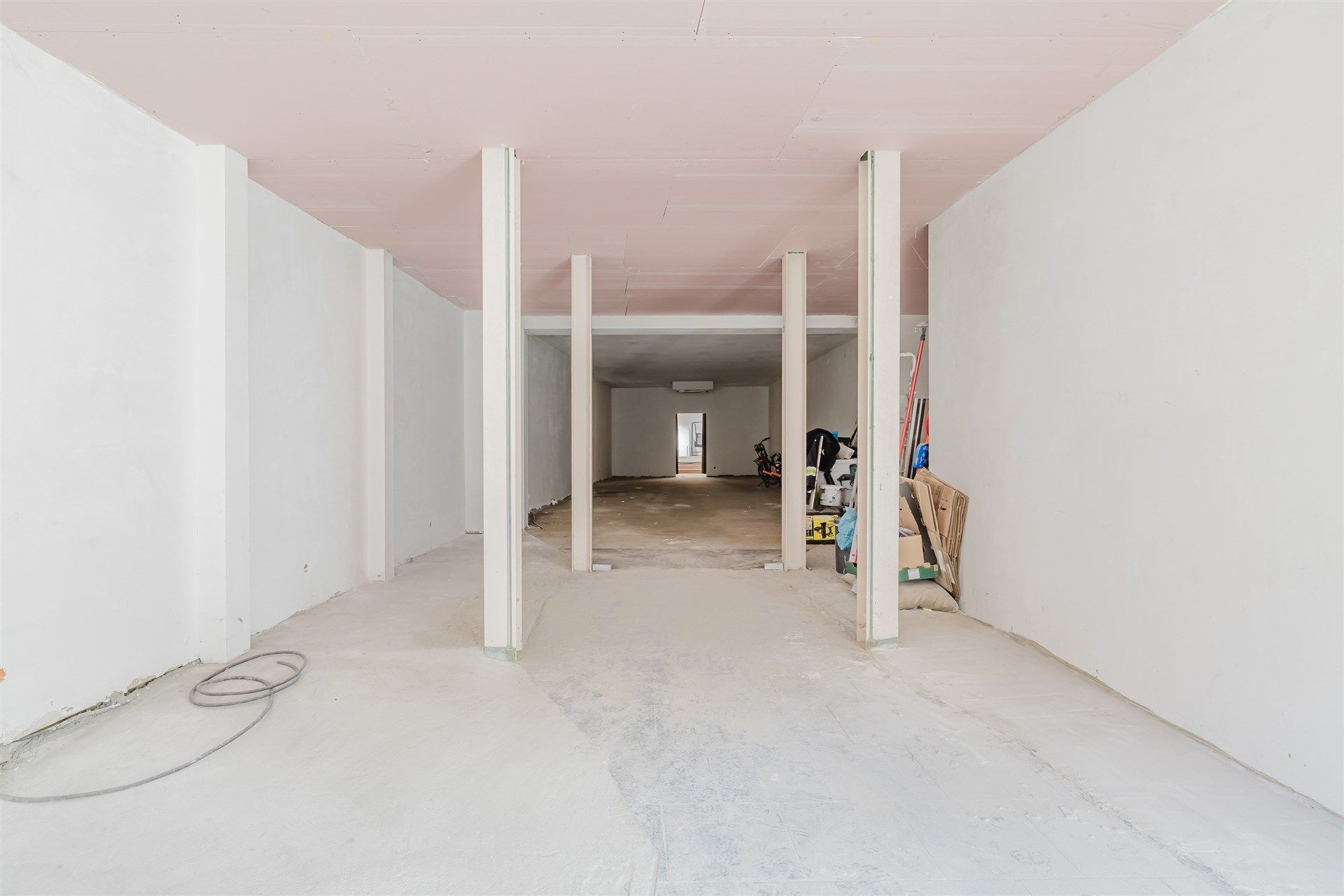 Handelspand op topligging in centrum Wetteren foto 3