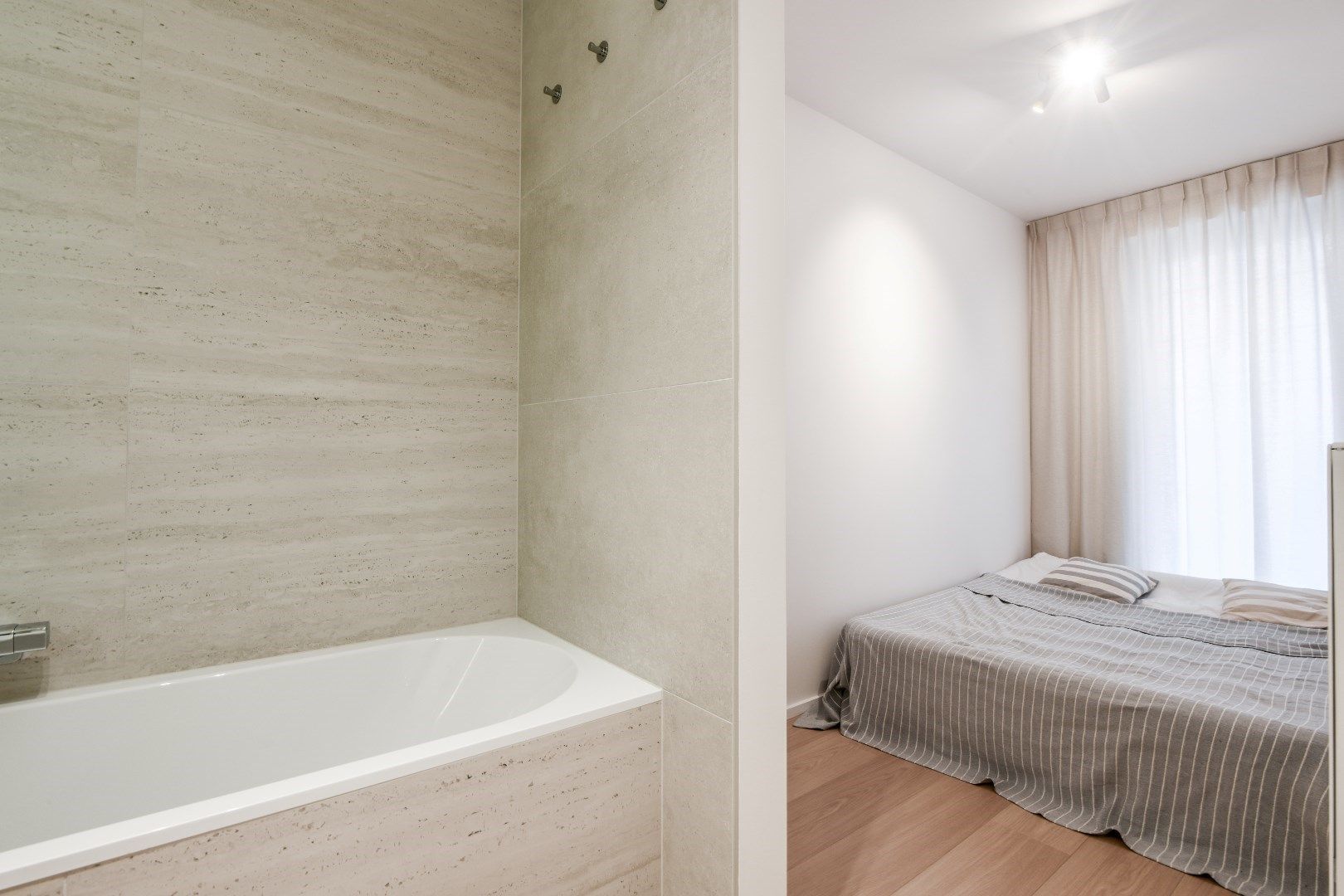 Mooi gerenoveerd appartement gelegen tussen de Zeedijk en het Driehoeksplein foto 14