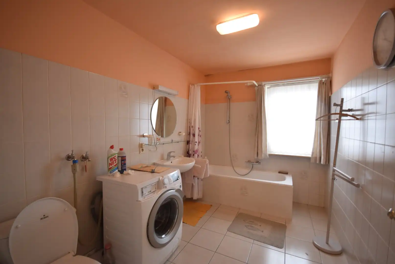 Charmante rijwoning met dubbele garage en ruime tuin in het centrum van Rumbeke foto 10