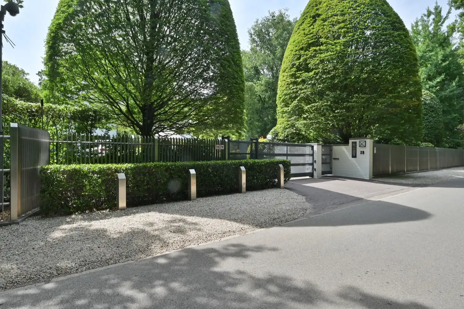 Exclusieve villa op 90a met binnenzwembad en majestueuze parktuin op toplocatie in Lanaken foto 3