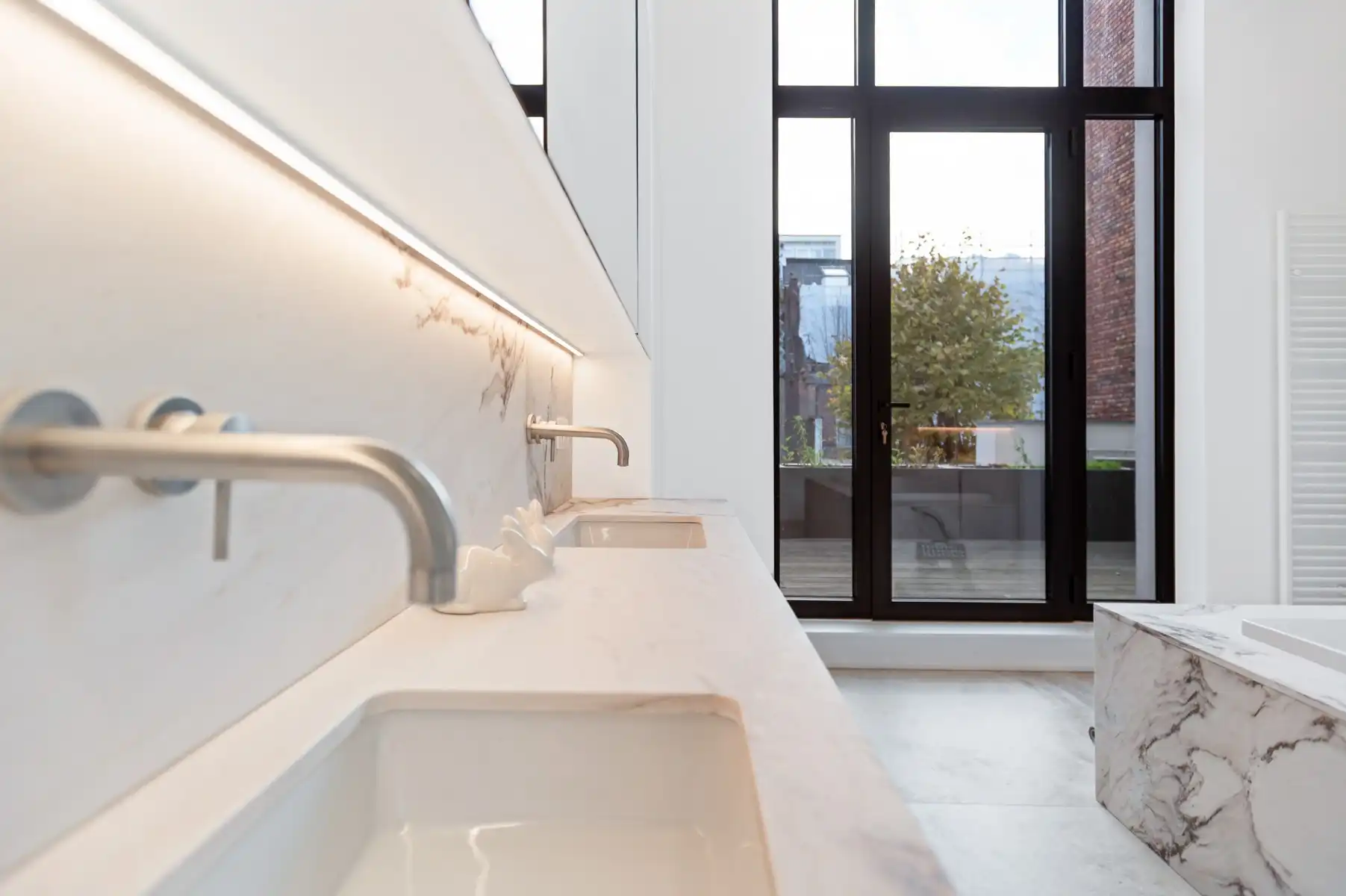 Luxueus wonen op toplocatie met garage foto 14