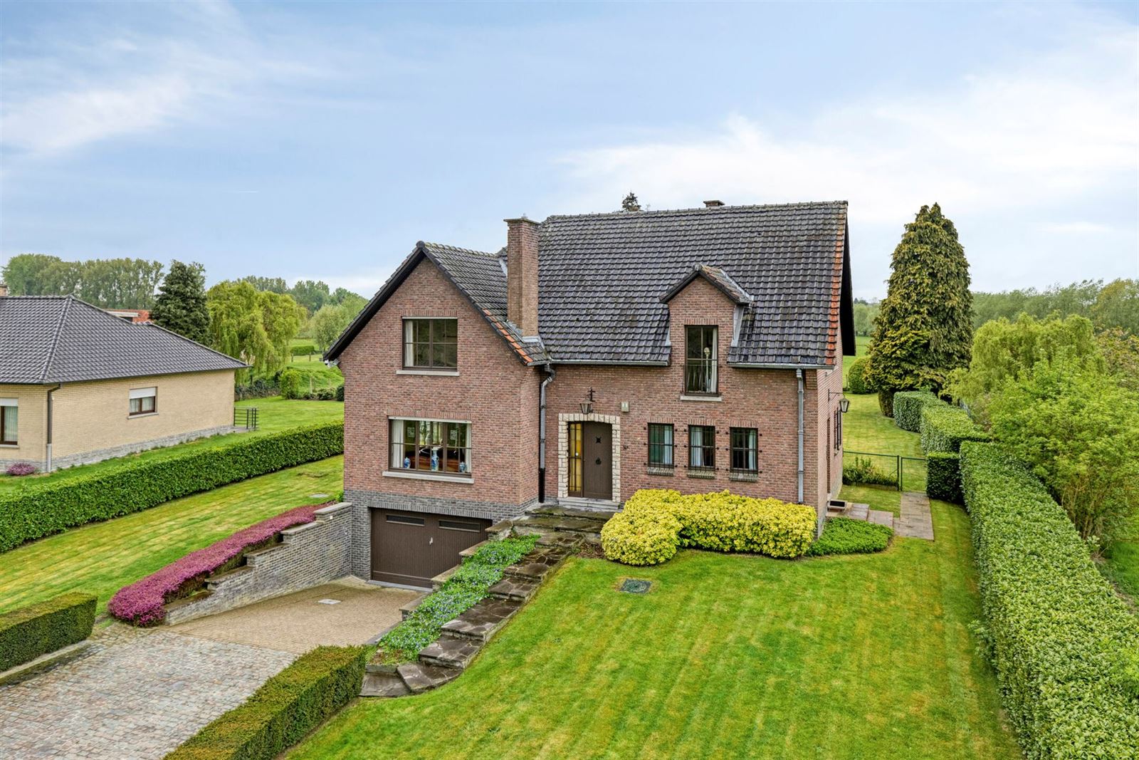 Hoofdfoto van de publicatie: Ruime villa te koop in oase van rust