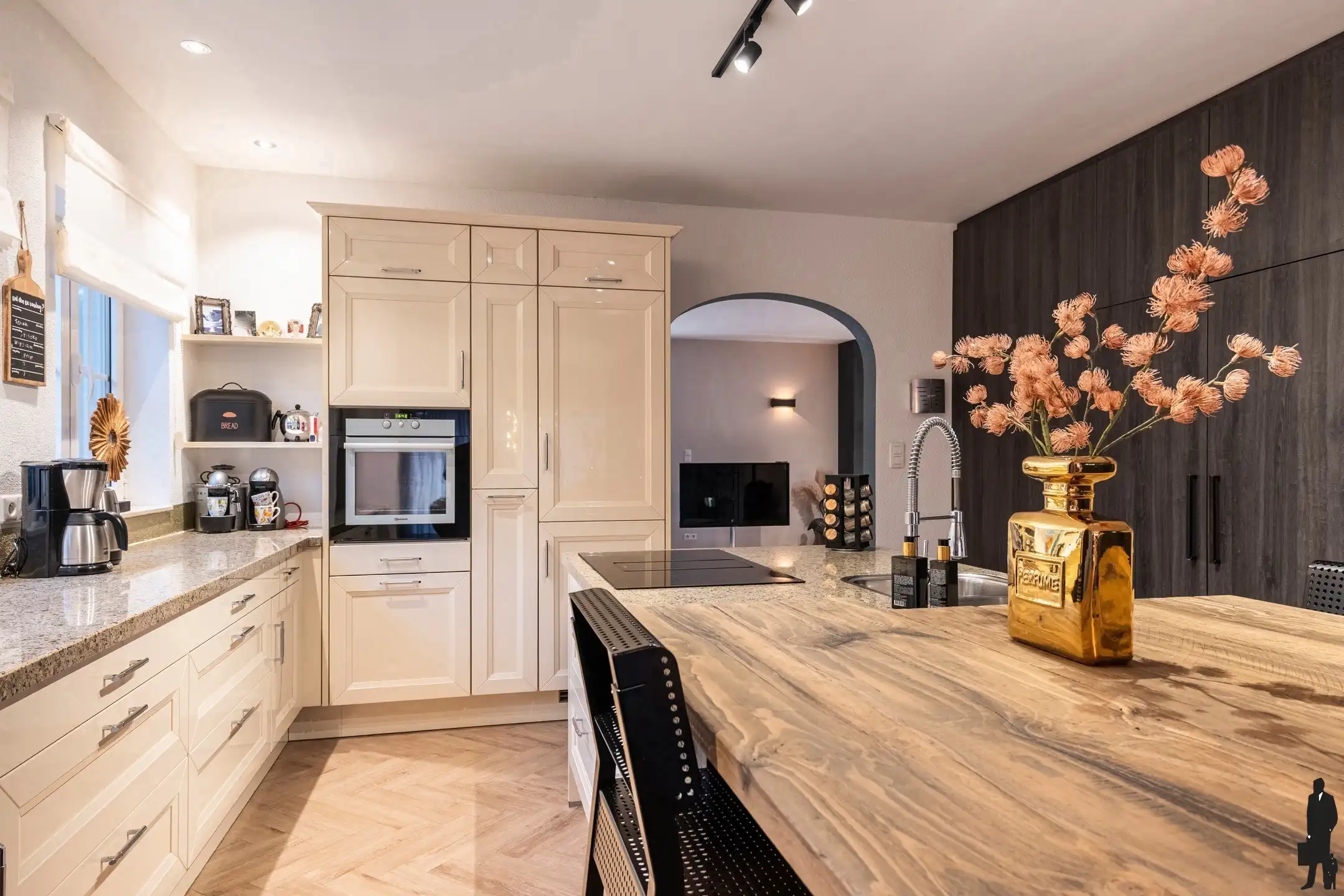 Unieke praktijkruimte met ruime villa, buitenzwembad in grensstreek foto 22