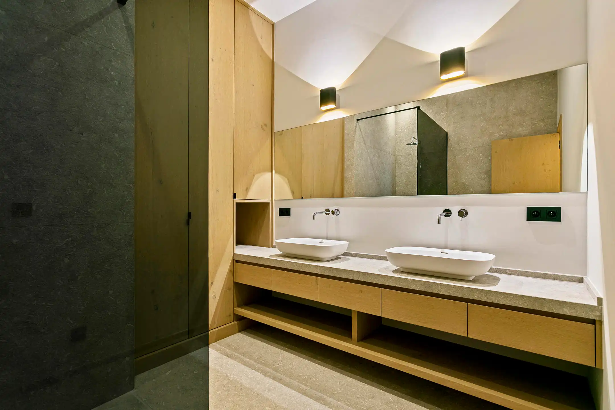 ANTWERPEN-ZUID - Luxueuze penthouse met riant terras en royale parkingfaciliteit foto 10