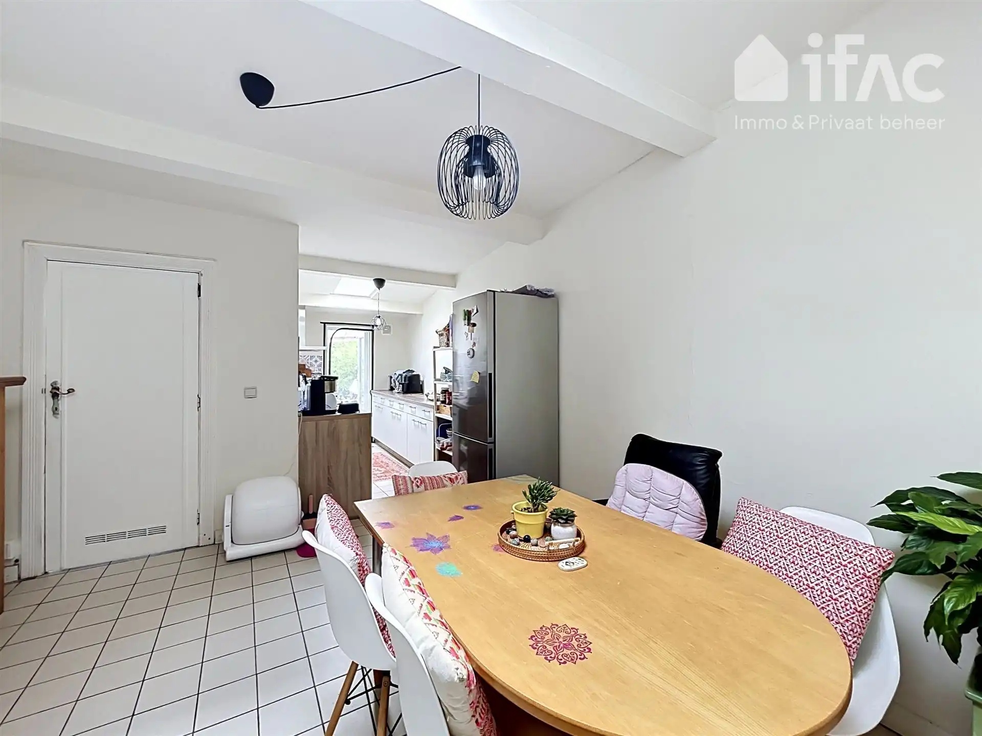 Uitstekend gelegen woning met 3 slaapkamers foto 7
