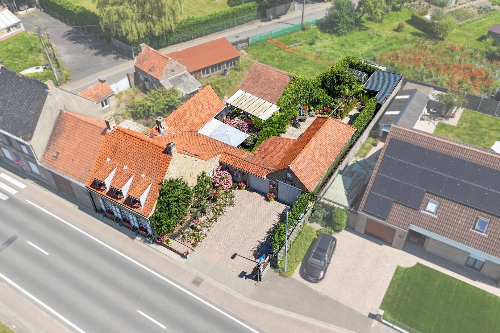Hoofdfoto van de publicatie: Ruime woning met drie slaapkamers - met loods/garage 