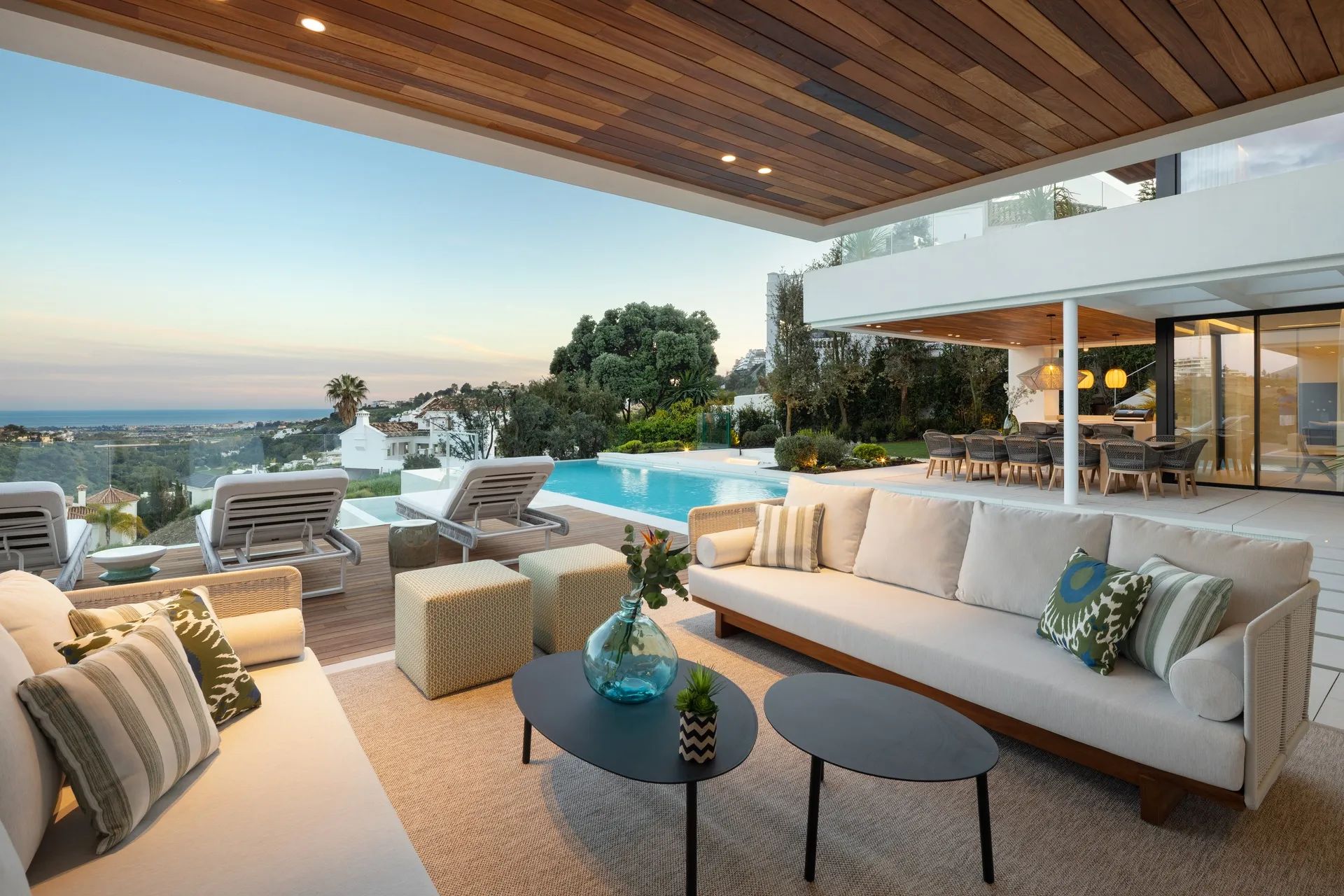 Ervaar de essentie van hedendaagse luxe in deze buitengewone designvilla in Lomas de La Quinta foto 3