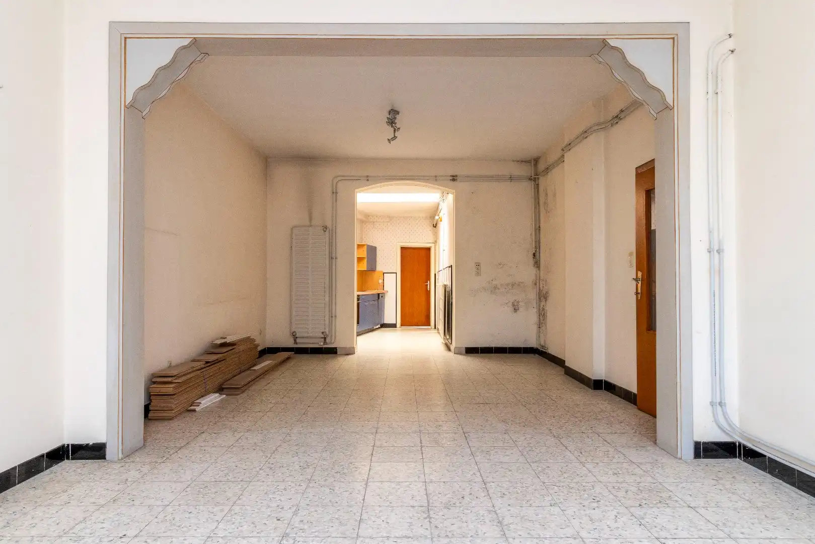 Ruime woonst met grote garage/opslagplaats/atelier foto 5