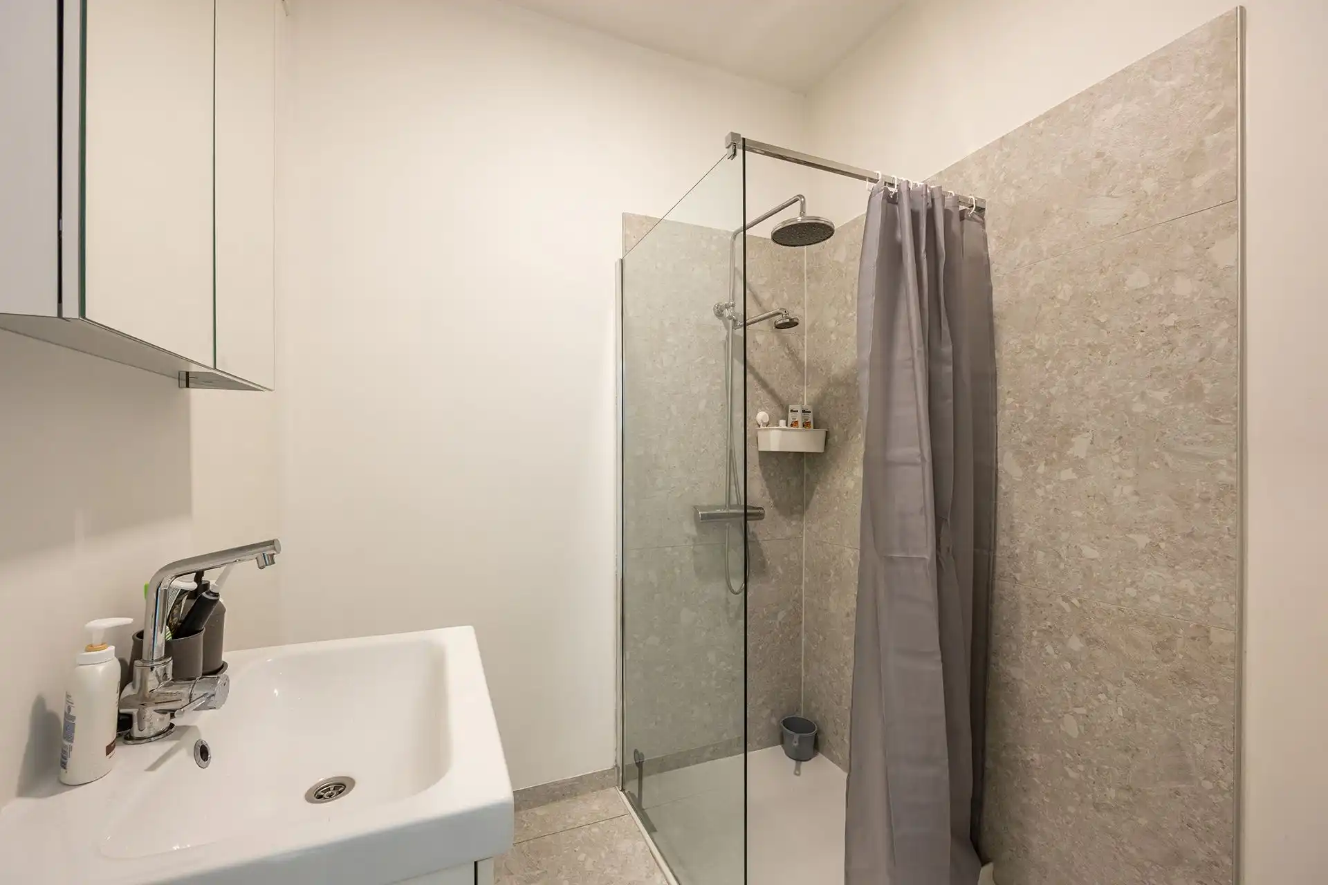 Gerenoveerd tweeslaapkamer appartement te Deurne-Zuid foto 8
