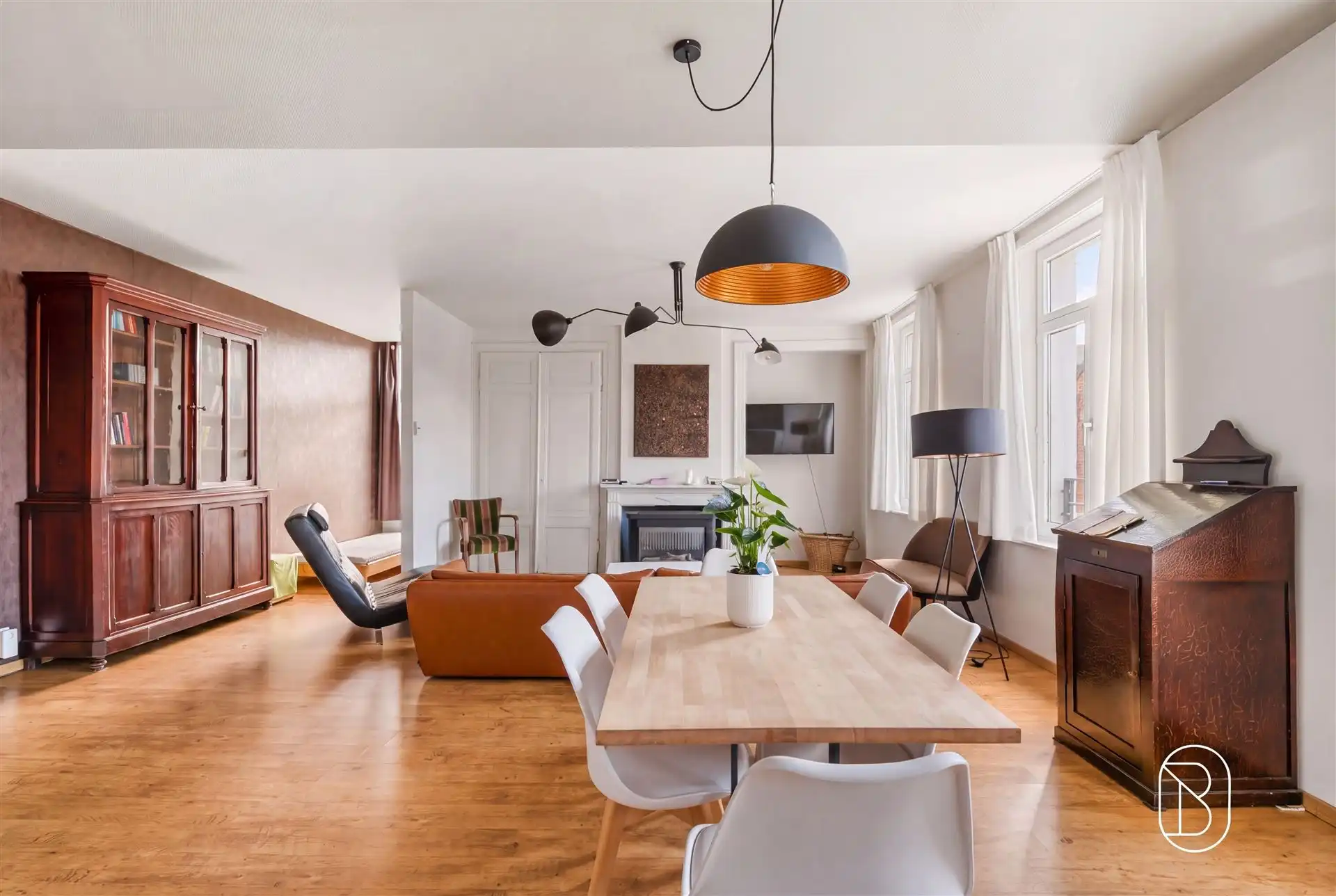 Handelspand + 2 gerenoveerde appartementen hartje Kortrijk foto 4