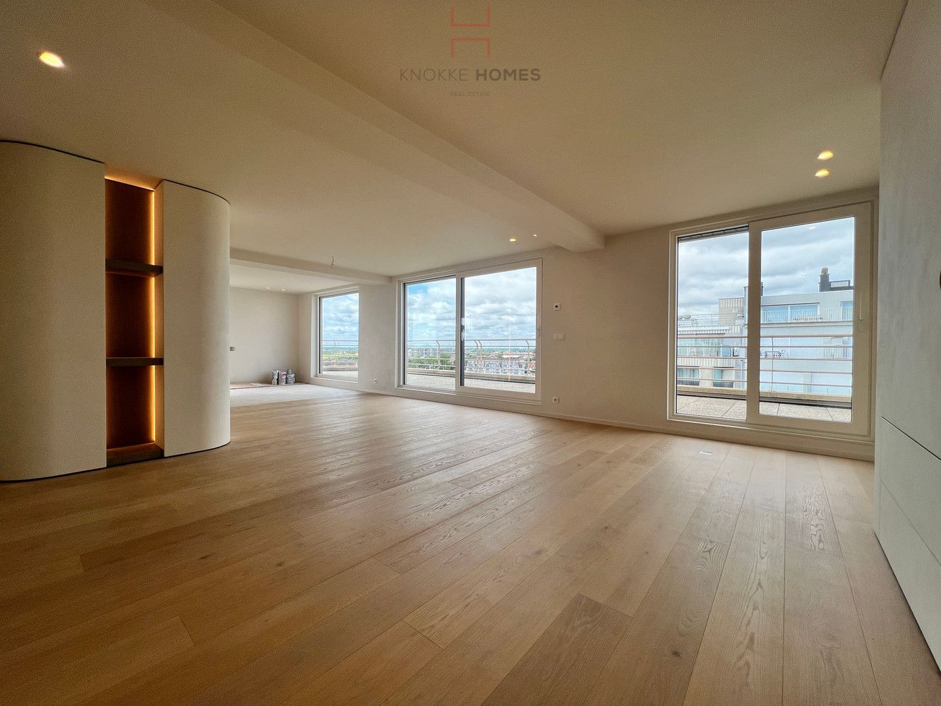Luxueus gerenoveerd hoekappartement met riant zonneterras in Duinbergen foto 2