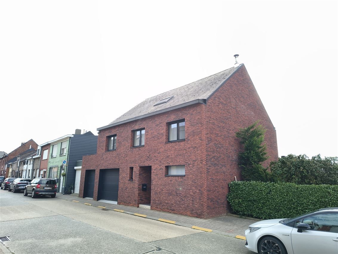 Architecturaal plaatje met 4 slpk., garage en riant terras foto 43