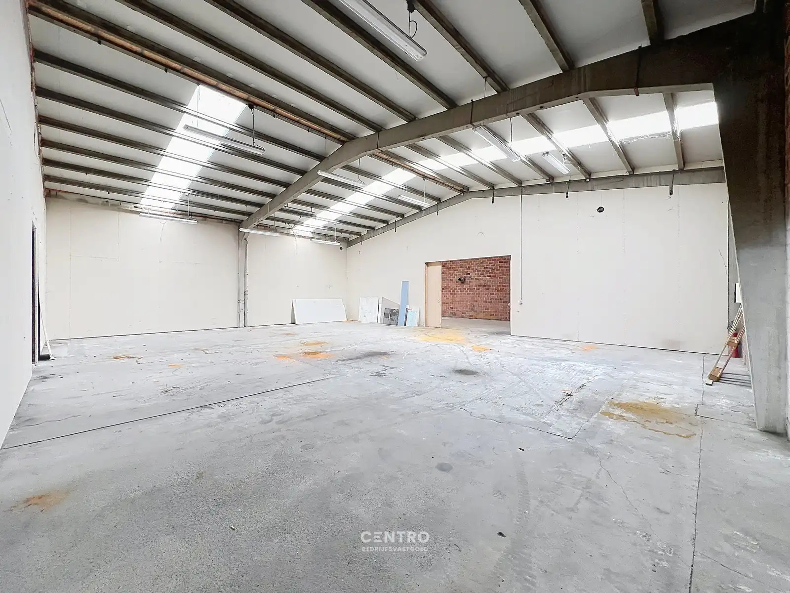 Baanwinkel voor bedrijf (productie, opslag, techniek, recreatie) met bijkomende verkoop naast Lecot, Basic-Fit, Hopsiepops, Eldi, Van Haaren,... vlak bij de RING aan de Poort tot Poperinge ! foto 10
