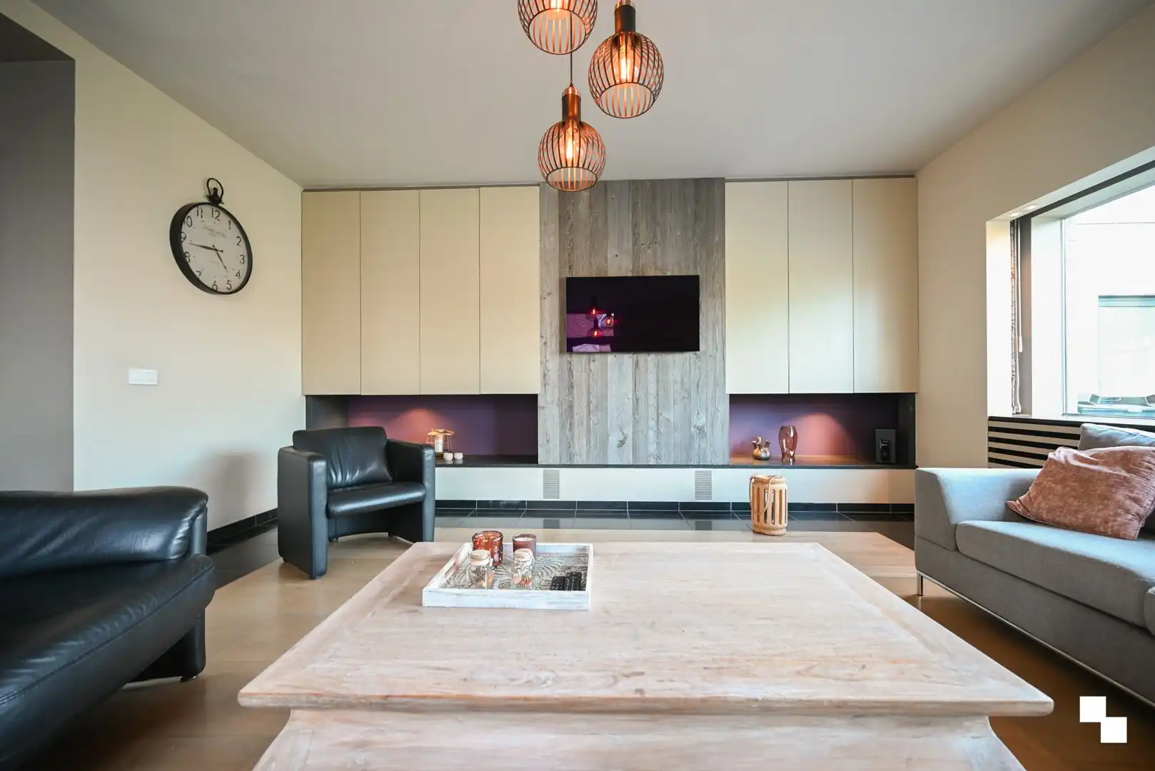 Karaktervolle woning met handelsruimte nabij het centrum van Izegem foto 8