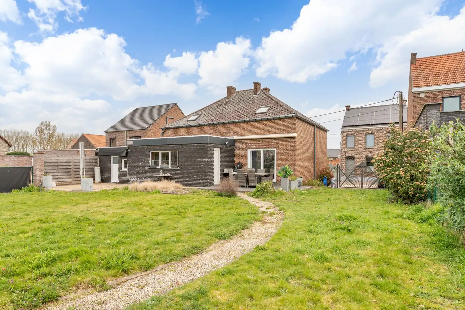 Ruime gezinswoning met 4 slaapkamers, 2 badkamers en zonnige tuin op rustige locatie foto 27