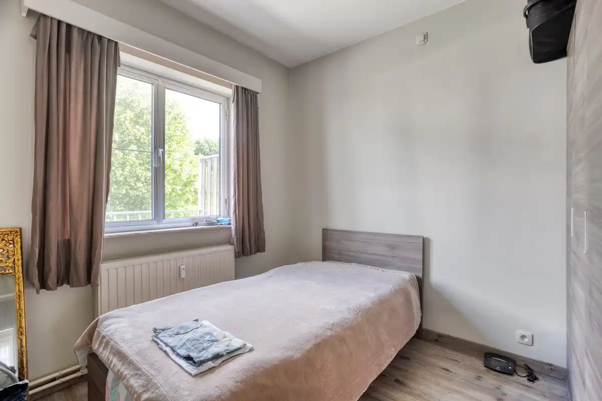 Opbrengsteigendom met 3 appartementen, garages en tuin foto 17