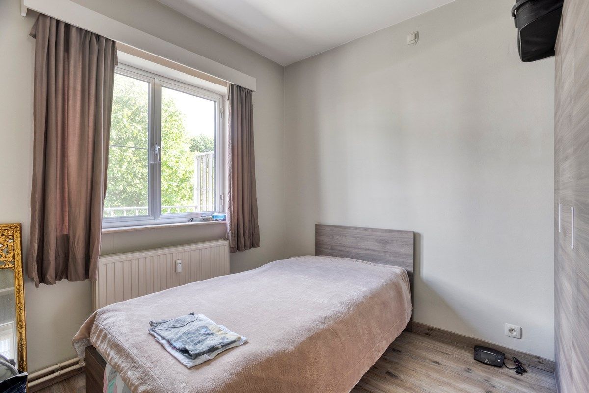 Opbrengsteigendom met 3 appartementen, garages en tuin foto 17