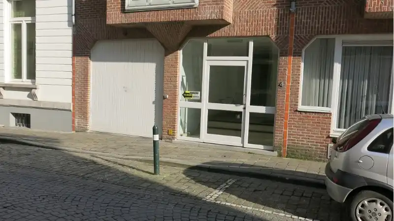 Ondergrondse autostandplaats te huur in het centrum van Brugge foto {{pictureIndex}}