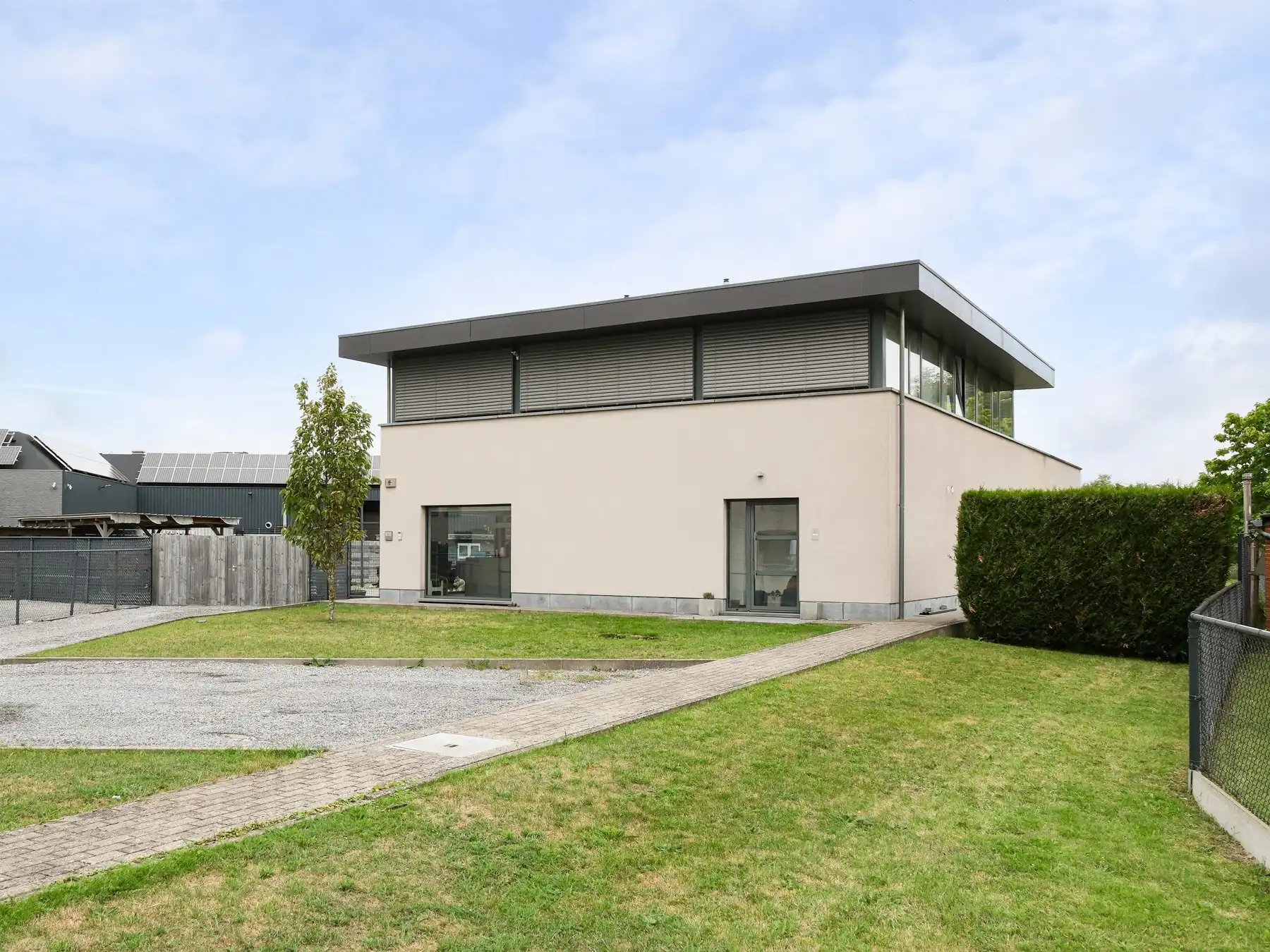 Riant gelijkvloers appartement met tuin op een boogscheut van Hasselt! foto 2