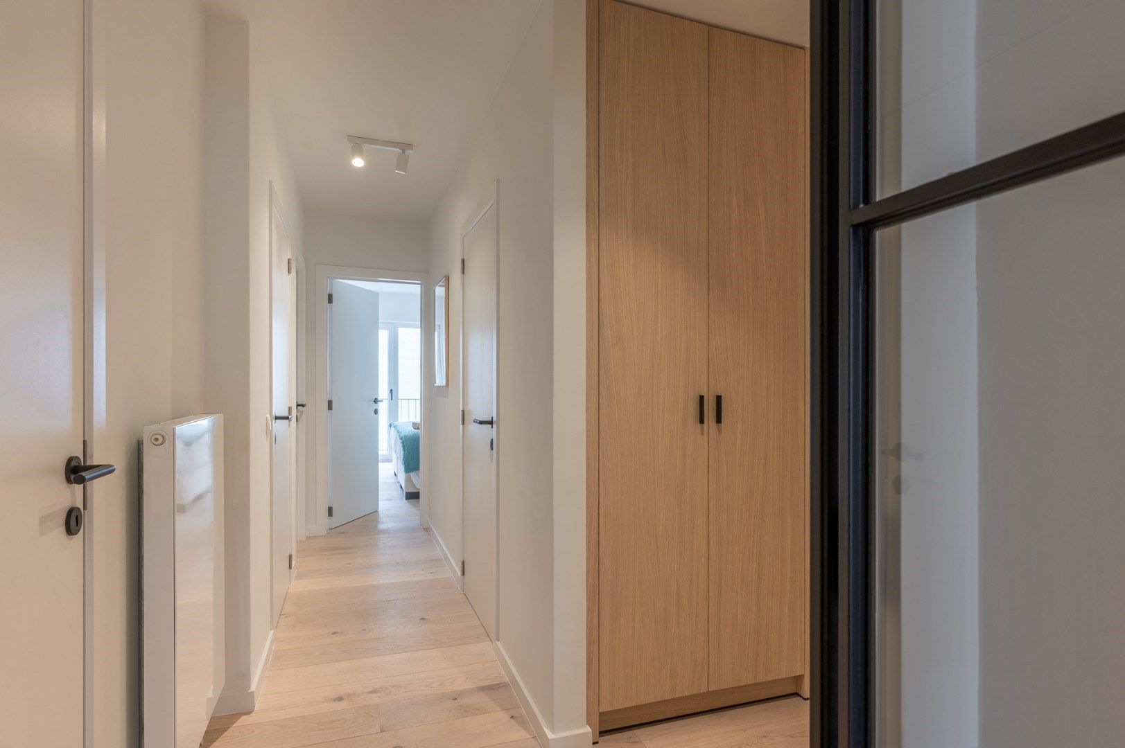 Luxueus gerenoveerd appartement met 3 slpks.  foto 16