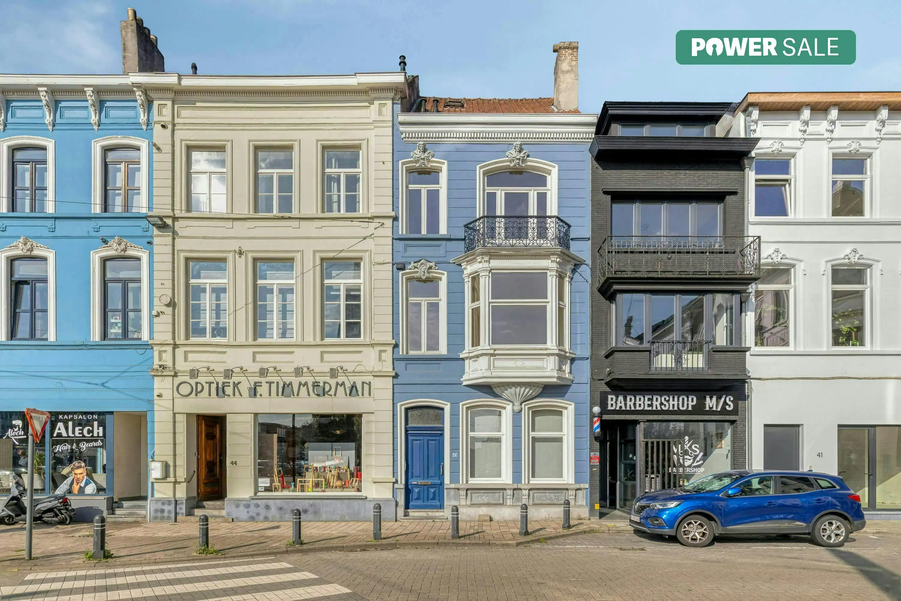 Karaktervol en ruim huis te koop te Ledeberg foto {{pictureIndex}}