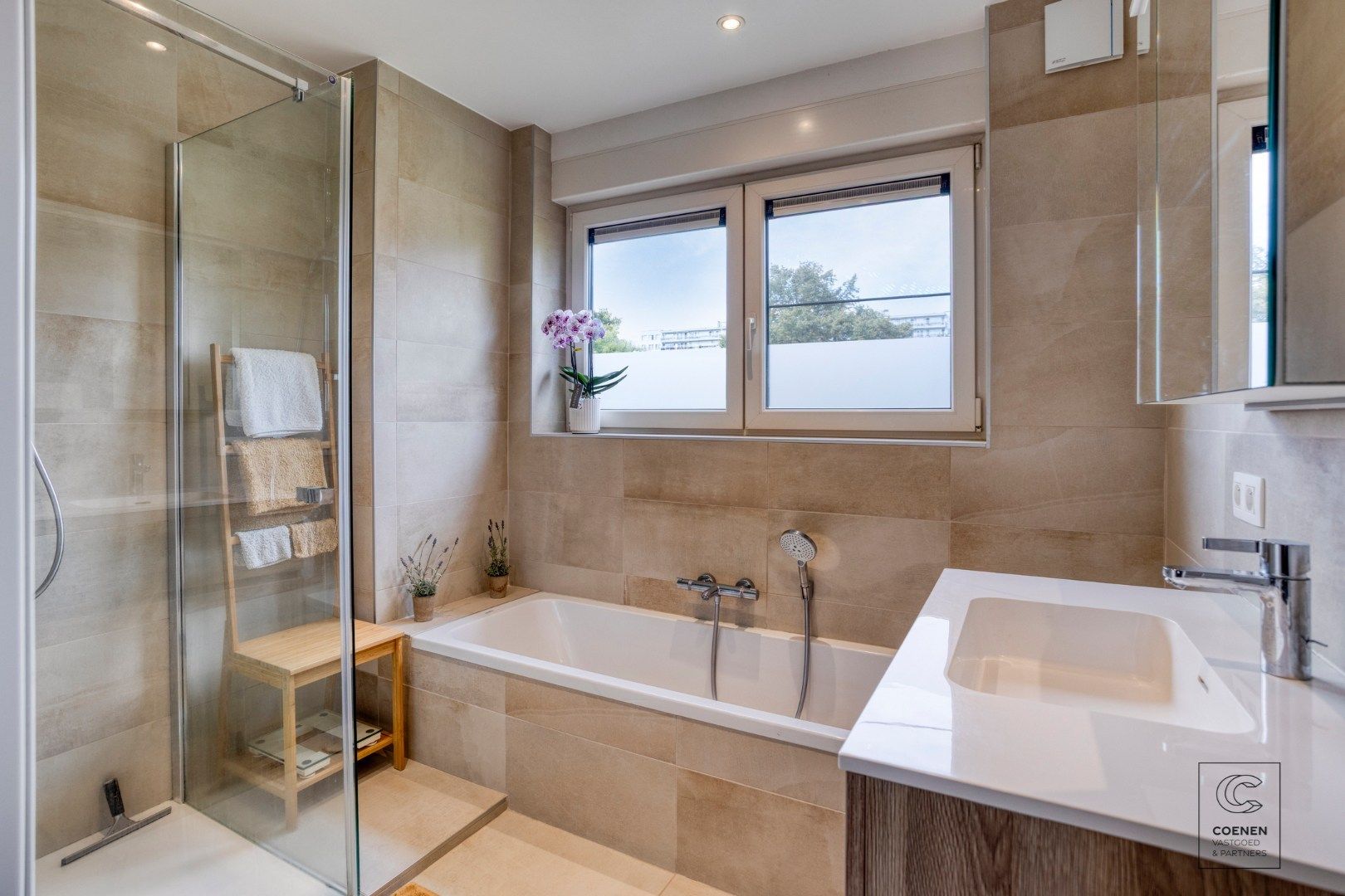 Bel-étagewoning van 163 m² met 3 slaapkamers, tuin en groen zicht te Linkeroever! foto 18