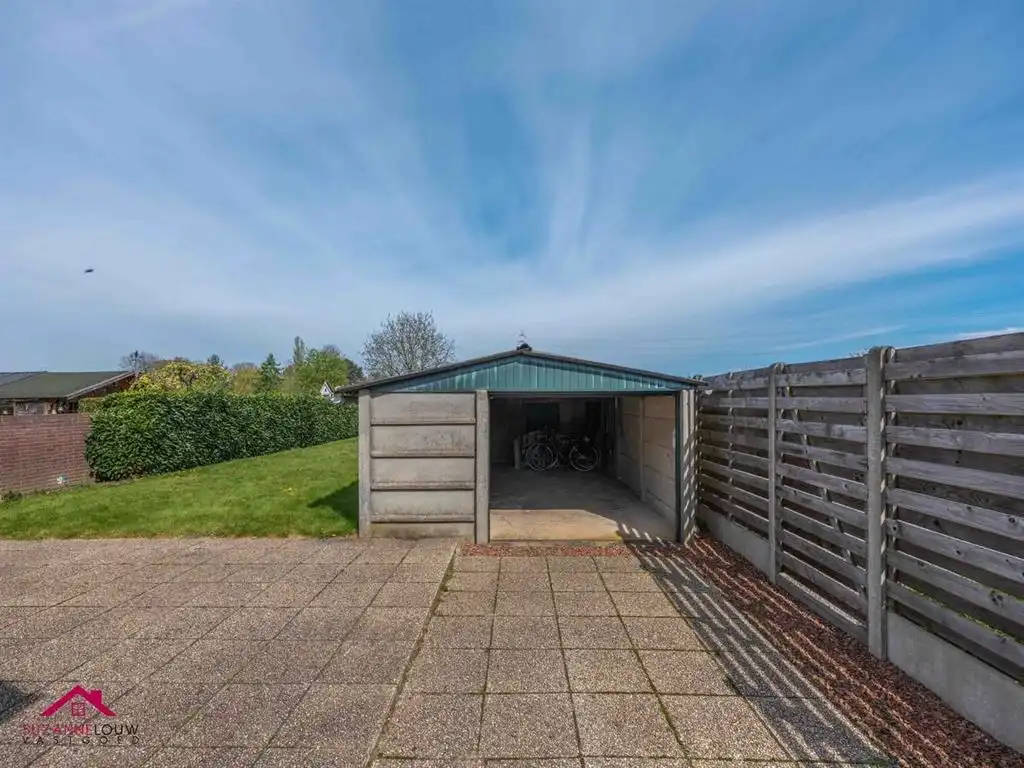 Te renoveren woning op ruim perceel foto 3