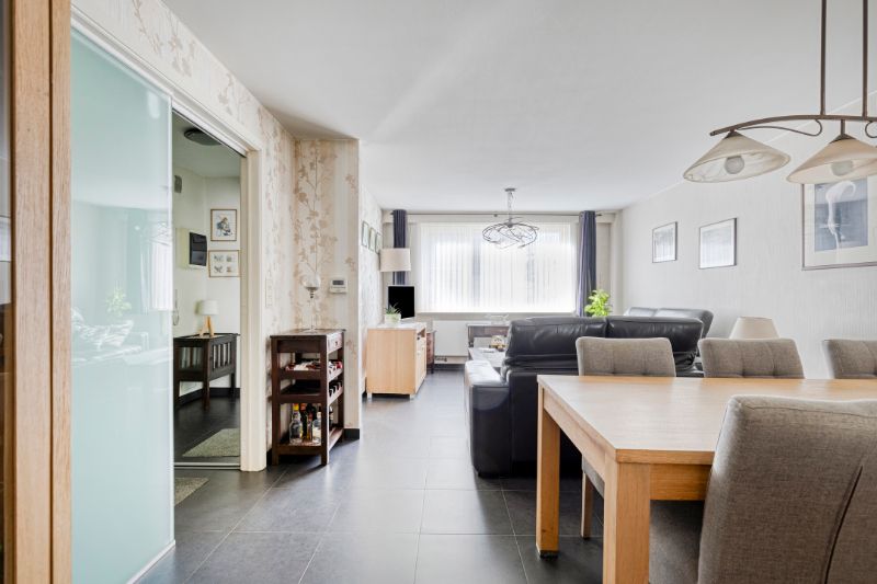 Verzorgd instapklaar twee slaapkamer gelijkvloersappartement met tuin en doorgang langs achteraan foto 9