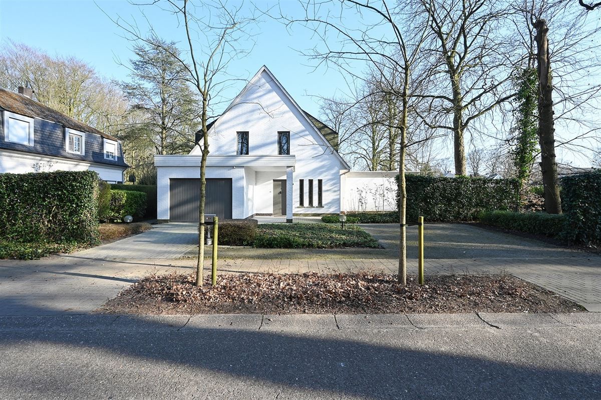 Mooie villa met veel potentieel in de populaire wijk "De Sterre"

 foto 5