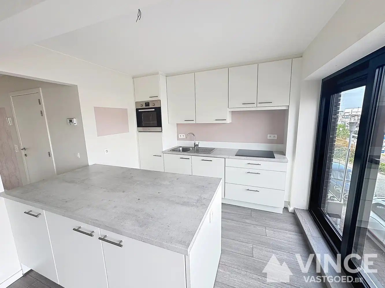 Lichtrijk appartement met uniek zicht op de vaart en ruim terras foto 5