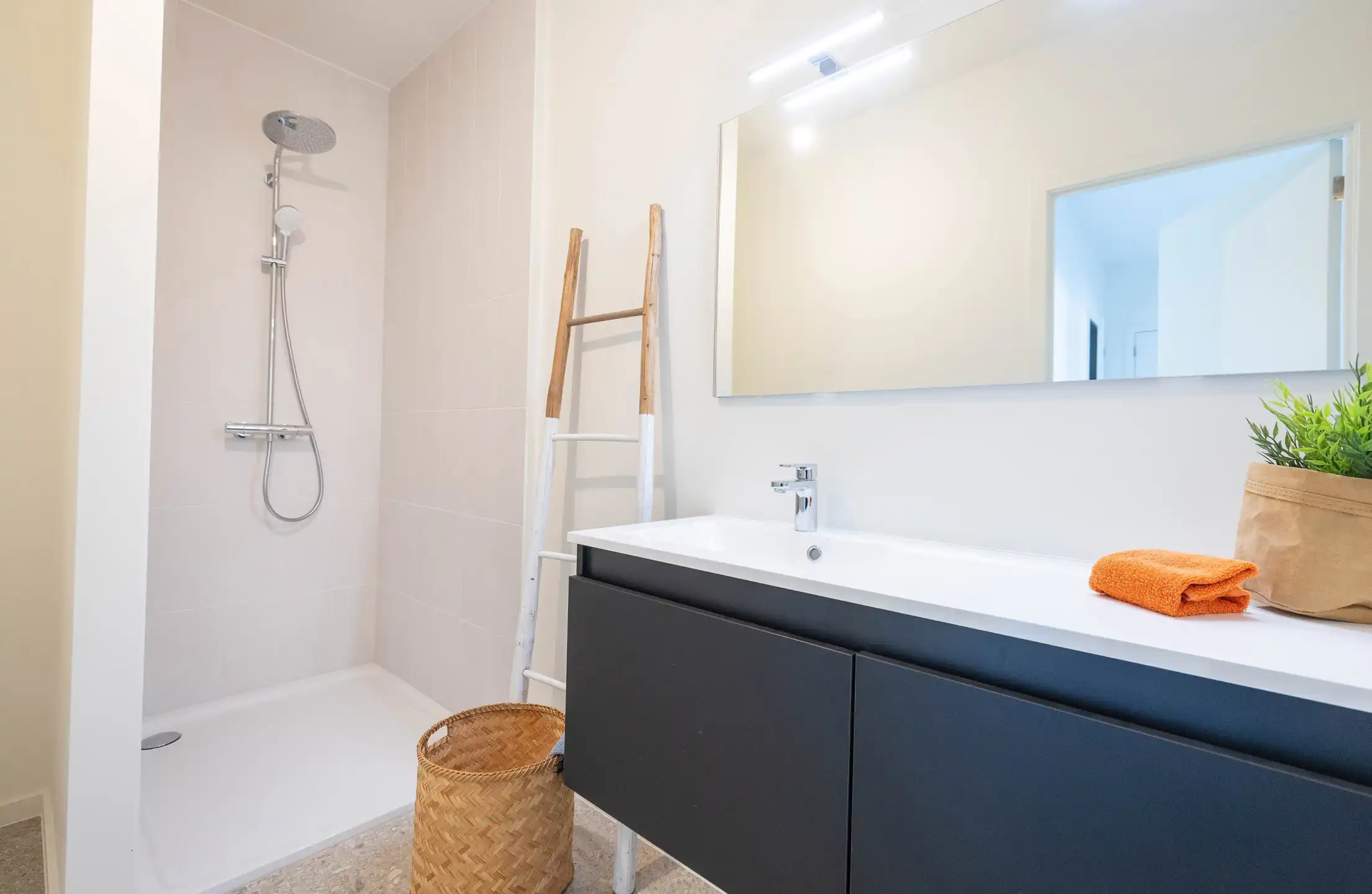 Ruime 2-slaapkamerappartement aan het water foto 13