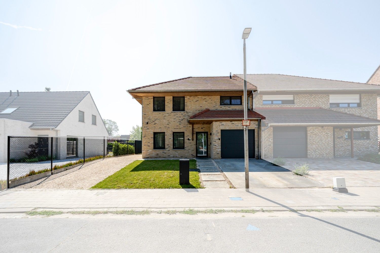 Halfopen woning te Aarsele. foto {{pictureIndex}}