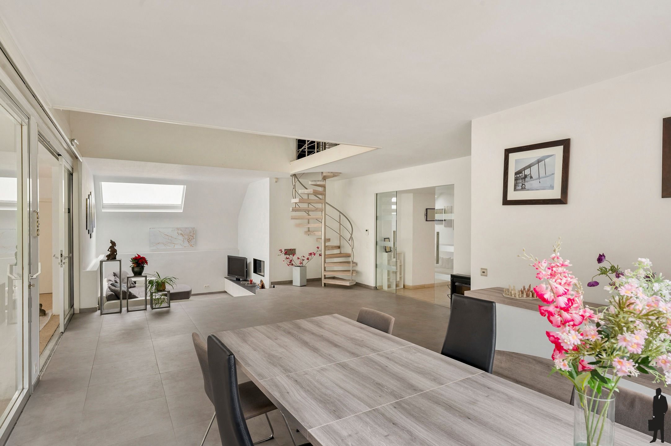 Residentieel gelegen te renoveren villa op ca. 2415m². foto 7