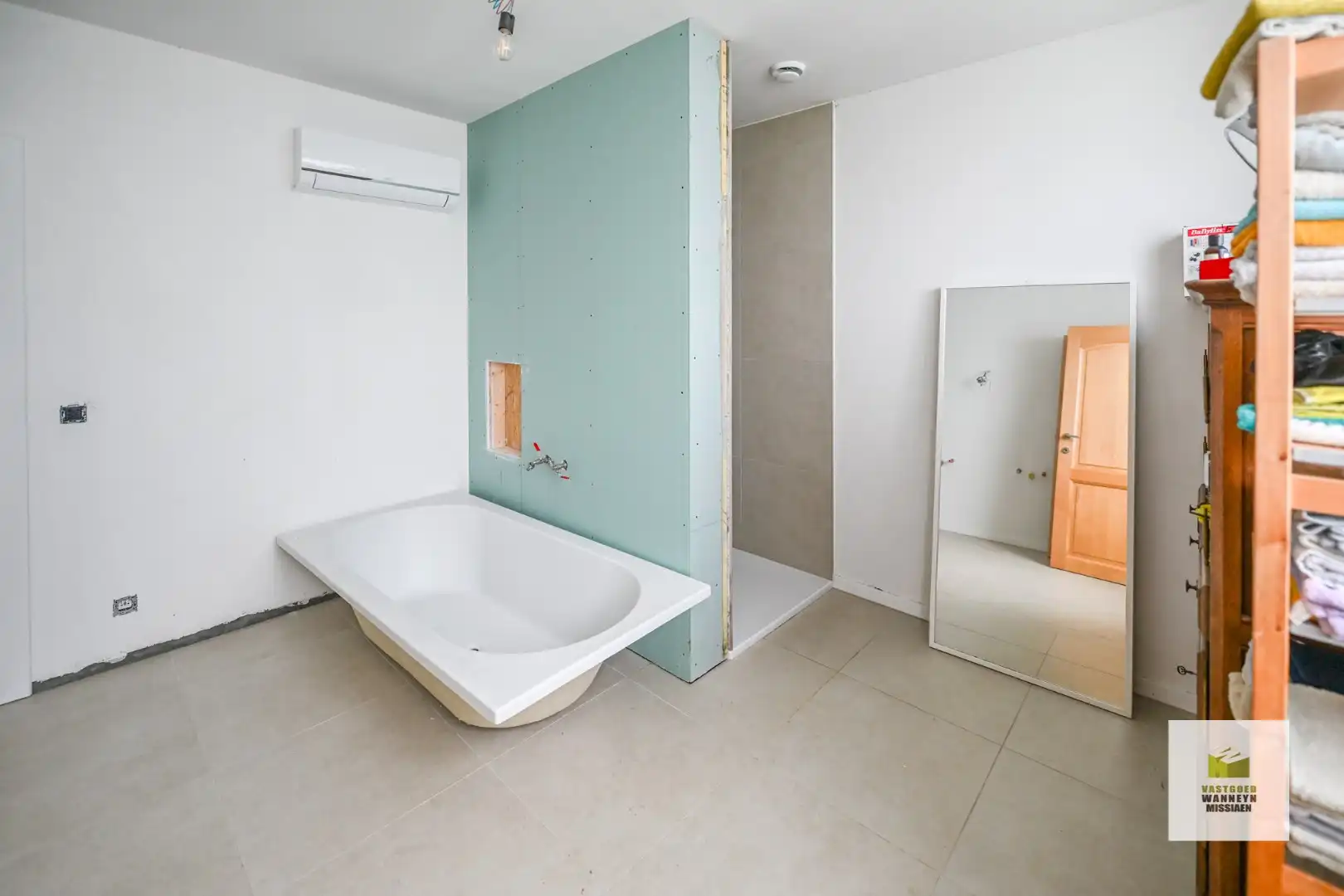 Gerenoveerde woning met 3slpk, garage en tuin op 648m2 foto 11