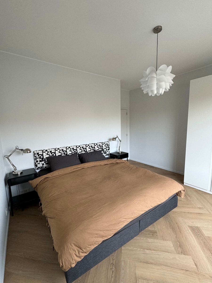 Gerenoveerd bemeubeld appartement met terras aan het Zuidpark foto 11