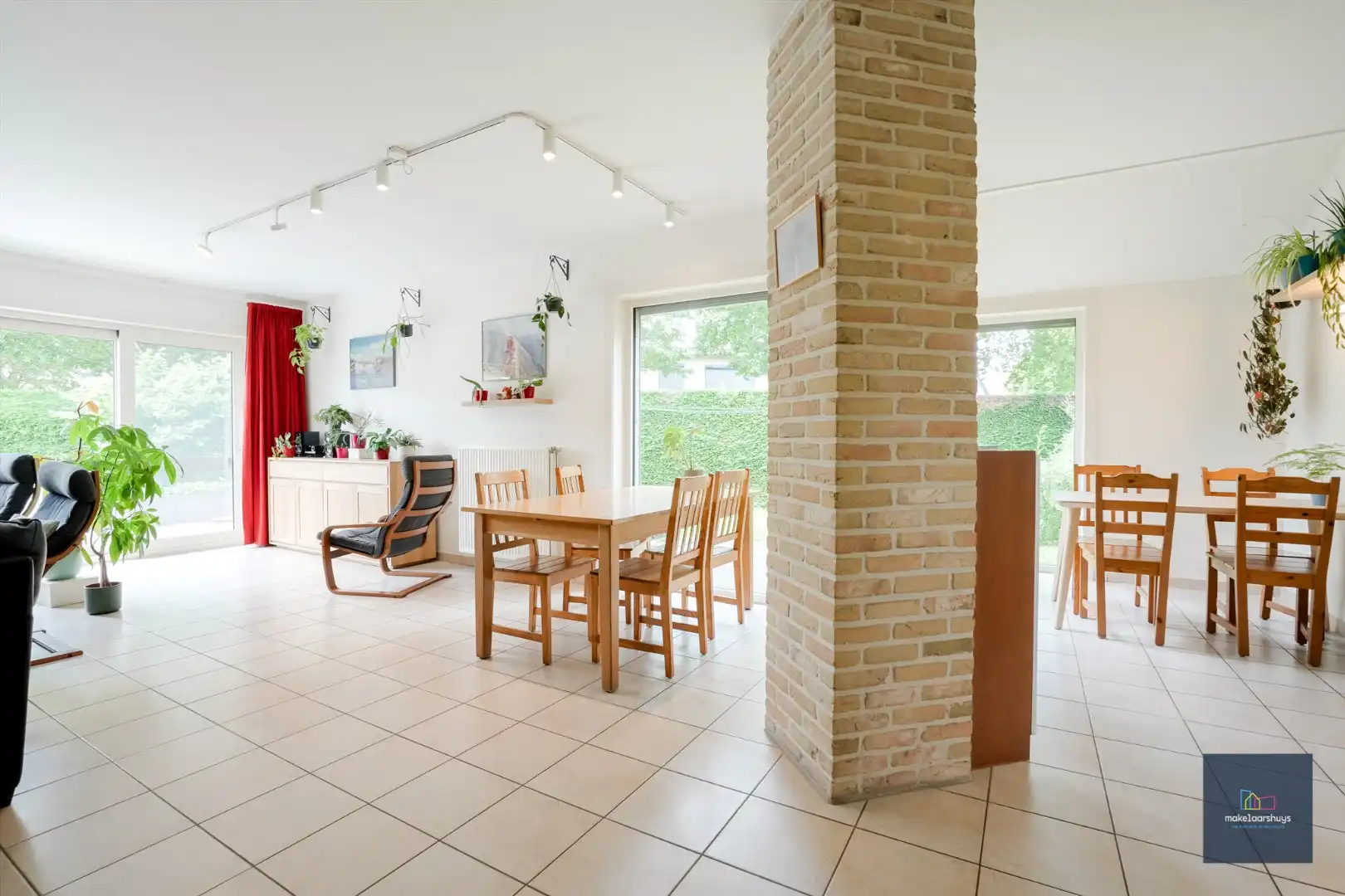 Ruime en  instapklare halfopen bebouwing met tuin  foto 8
