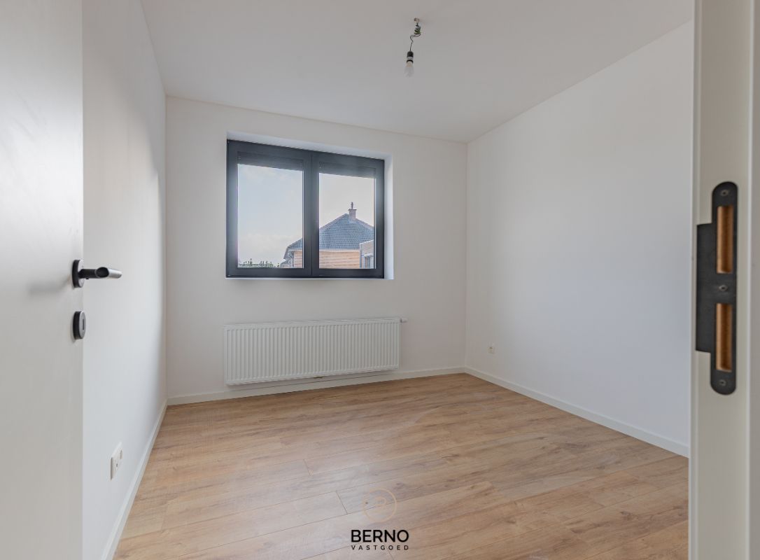 Vernieuwbouw woning met tuin foto 11