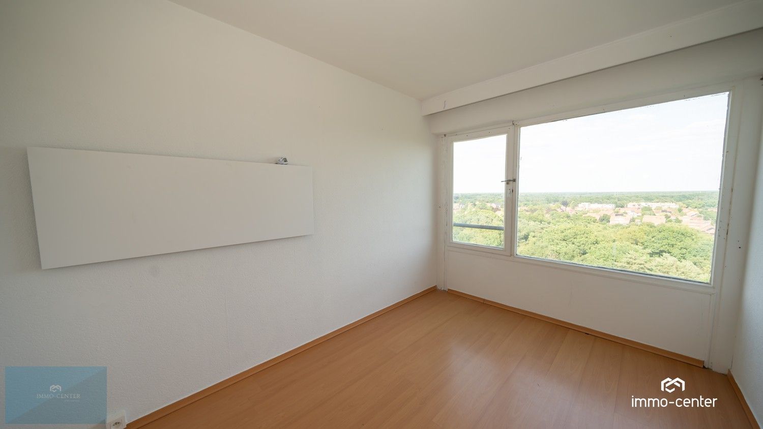 Ruim appartement met 4 slaapkamers en 3 terrassen in hartje Genk! foto 11