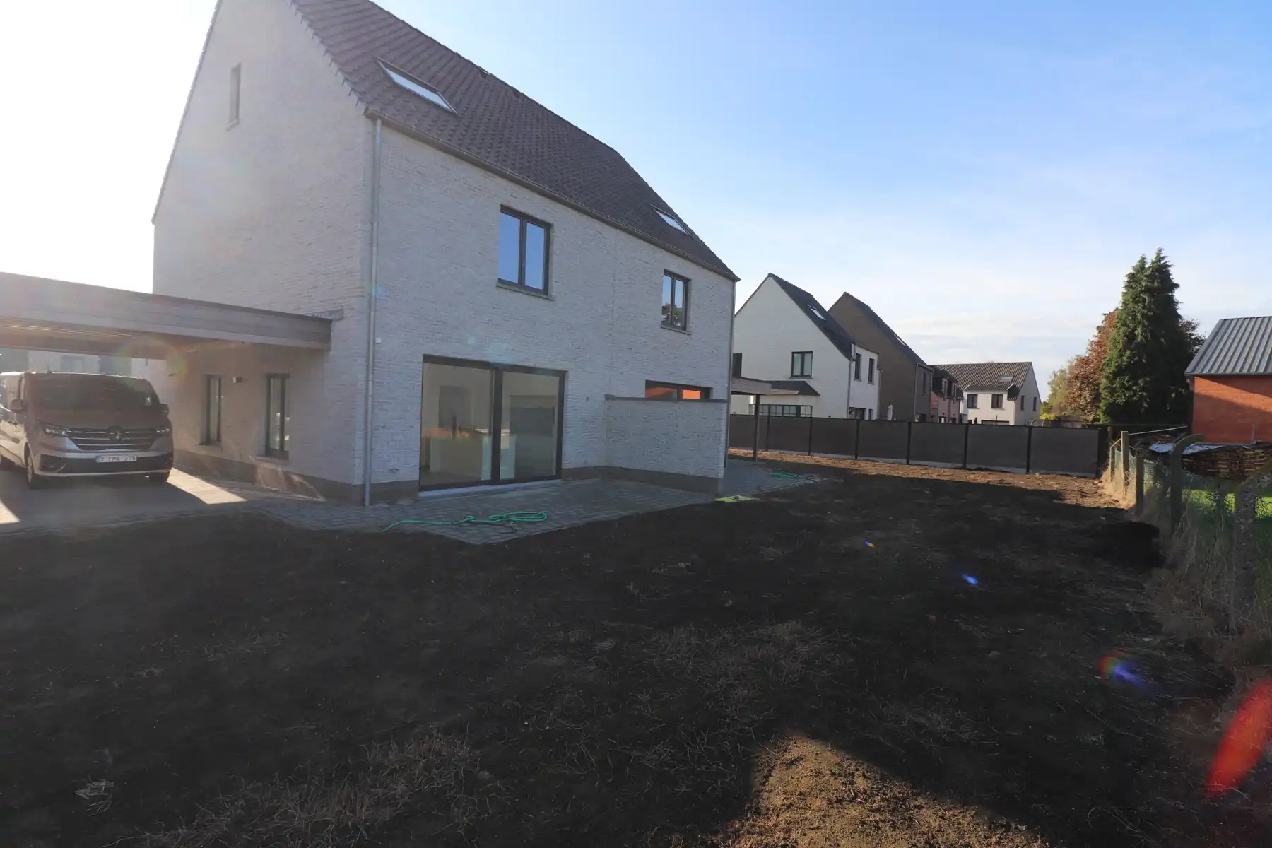 Ruime nieuwbouwwoning (163m² BO) met 3 slaapkamers, terras met tuin en brede carport. foto 18